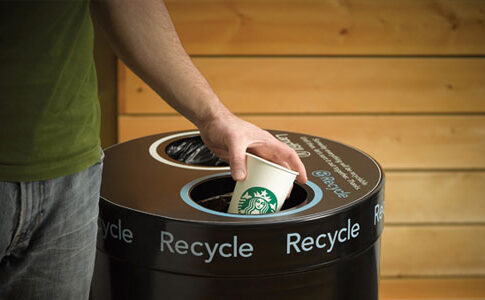 Starbucks est prêt à tester des gobelets recyclables et compostables