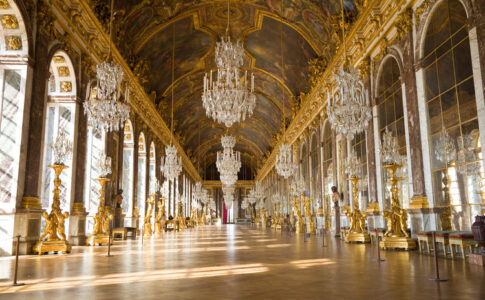 Versailles organise une rave cet été dans la Galerie des Glaces