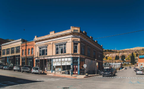 Réouverture d'un hôtel "hanté" dans le Colorado avec des chambres sur le thème des tueurs en série