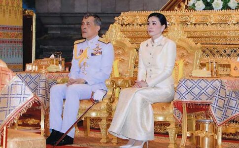 Le nouveau roi thaïlandais Maha Vajiralongkorn a été couronné officiellement, avec une audience publique