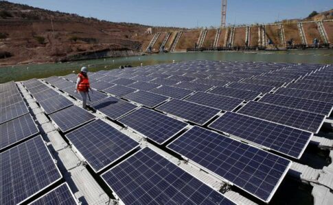 Tesla veut relancer son activité d'énergie solaire en baissant les prix des panneaux solaires