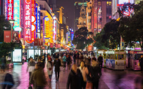 Spectacles de lumières et groupes de musique : La Chine veut promouvoir sa vie nocturne pour stimuler l'économie